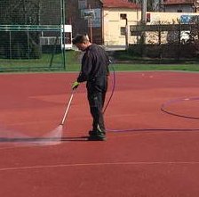 V polovině dubna proběhla oprava a zpevnění hřiště na Sokolovně