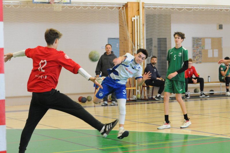 Dorostenci vstoupili do jara rozpačitě. Vysoká porážka i zachraňovaná remíza