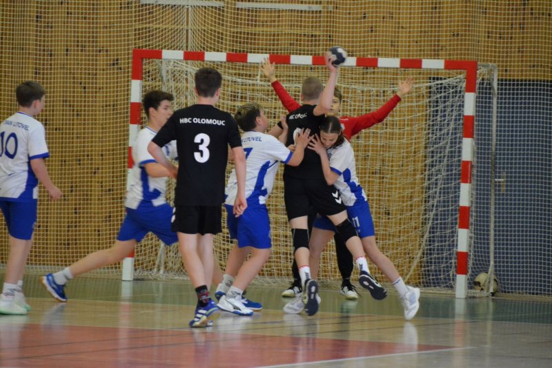 70x  Mladší žáci: HBC Olomouc 1966A + Házená Velká Bystřice