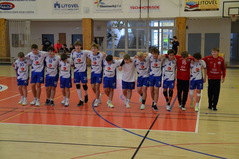 Dorostenci i starší žáci vyhráli