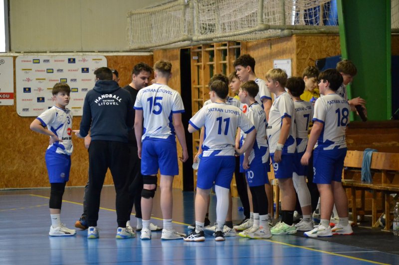 51x&nbsp;&nbsp;Starší žáci: HBC Olomouc 1966 + Házená Velká Bystřice