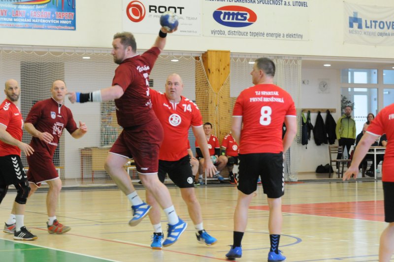 96x  Veteráni: Novoroční turnaj veteránů 10. ročník 1. díl