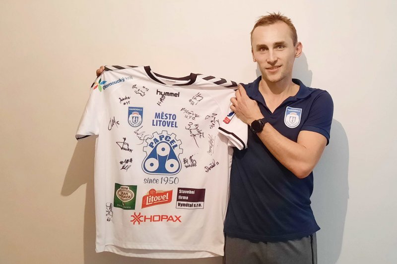 HÁZENÁ POMÁHÁ aneb charitativní bazárek i s dresem Tatranu Litovel!